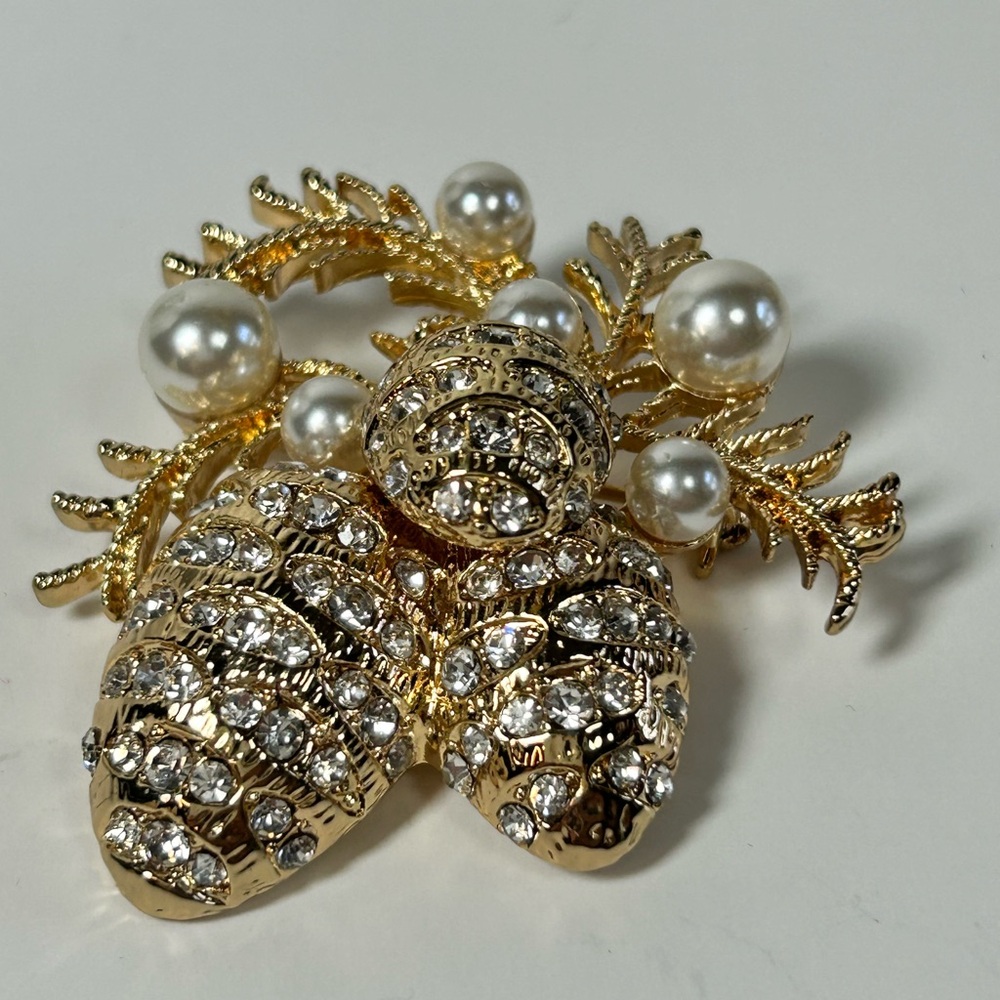 Vintage Signed Monet brooch gold tone faux pearls rhinestones three pine cones